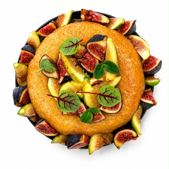 Savarin au rhum et fruis frais (figues)